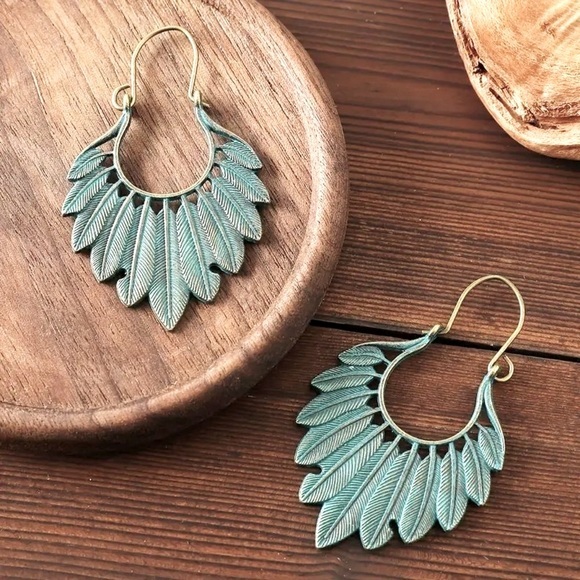NEW! - Metal Bohemian Green Feather Headdress Ethnic Drop Swing Earrings - Picture 2 of 6